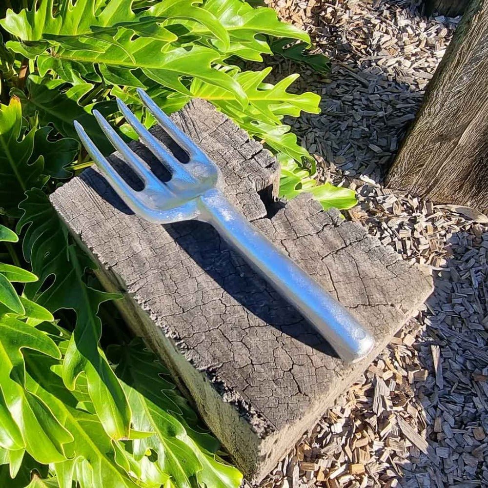 Garden Tools Australia - The Garden Fork - Everybody Loves Hampers