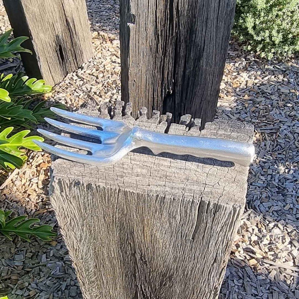 Garden Tools Australia - The Garden Fork - Everybody Loves Hampers